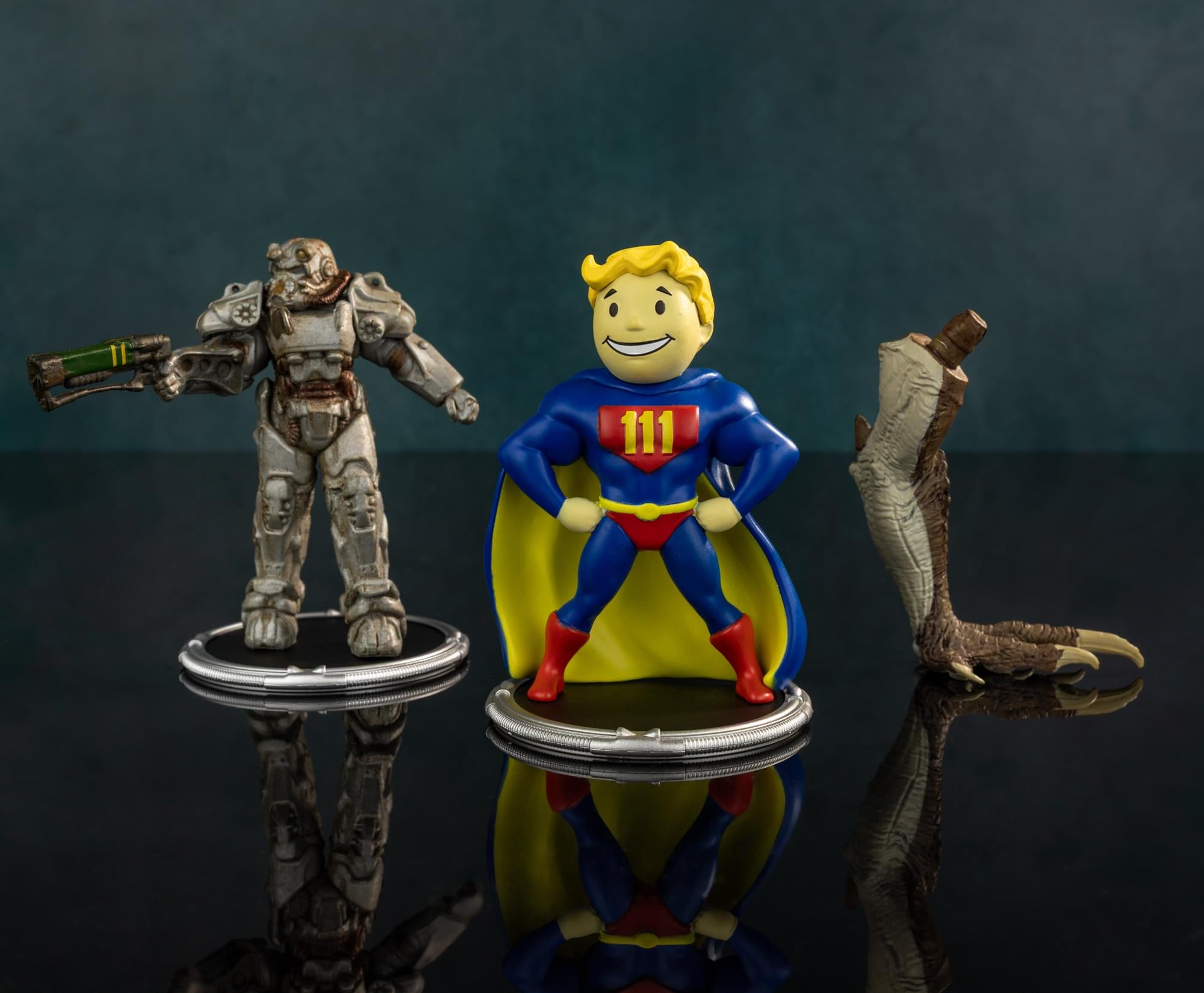 Fallout T-60 and Vault Boy (Power) Mini Figure Set (Build-a-Figure Deathclaw)